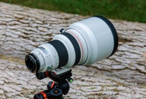 Canon FD 200mm f/1.8 Lens